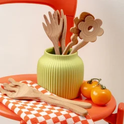 Serving Friends (Flowers)