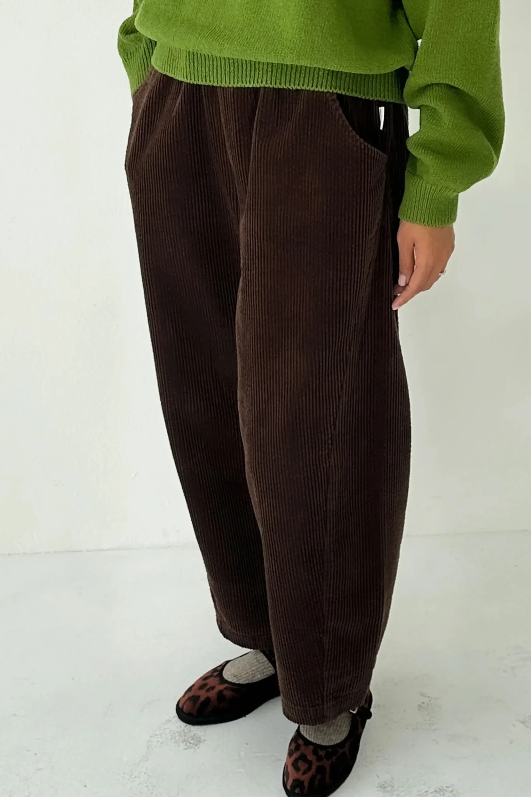 Soft Corduroy Arc Pants (Brown)