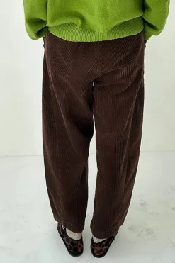 Soft Corduroy Arc Pants (Brown)