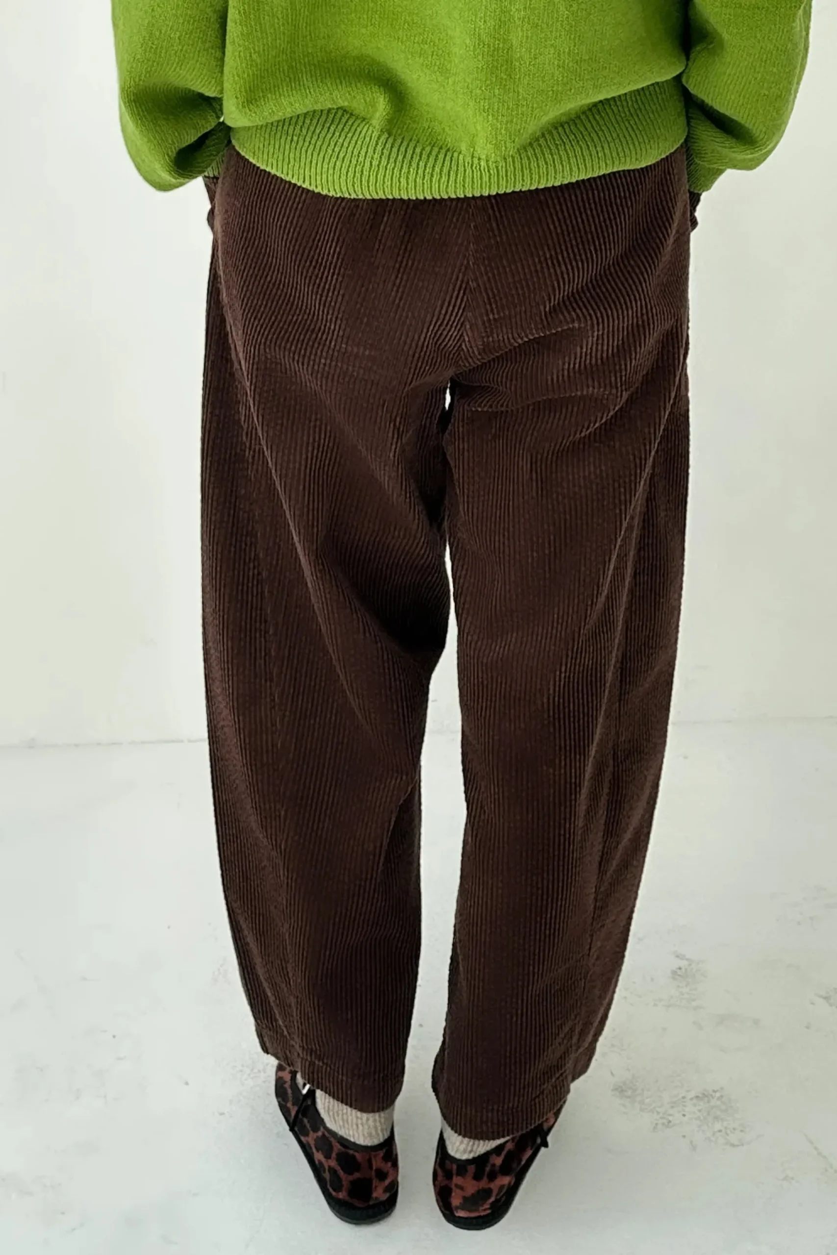 Soft Corduroy Arc Pants (Brown)
