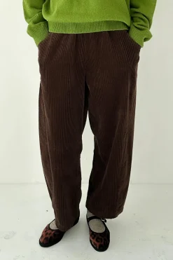 Soft Corduroy Arc Pants (Brown)
